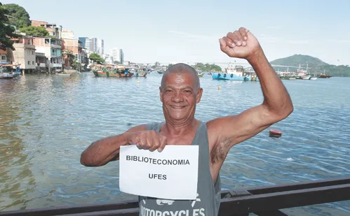 
          Imagem ilustrativa da imagem Sucesso no Enem: pessoas com mais de 60 anos sonham com reviravolta profissional
          