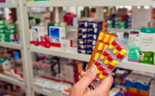 
          Imagem ilustrativa da imagem Supermercados já podem vender medicamentos; entenda nova lei
          