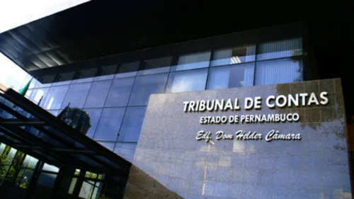 
          Imagem ilustrativa da imagem TCE-PE multa prefeito de Surubim por promoção pessoal em agendas escolares
          
