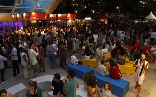 
          Imagem ilustrativa da imagem Temporada de Abertura: noites para ficarem para a história
          