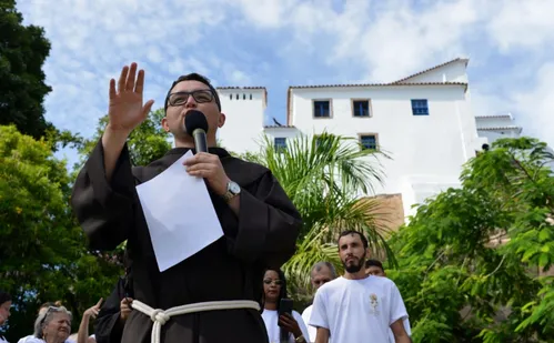 
          Imagem ilustrativa da imagem Terço gigante é erguido no Campinho do Convento
          