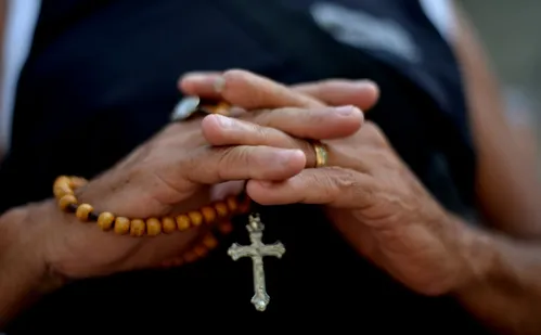 
          Imagem ilustrativa da imagem Terço gigante é erguido no Campinho do Convento
          