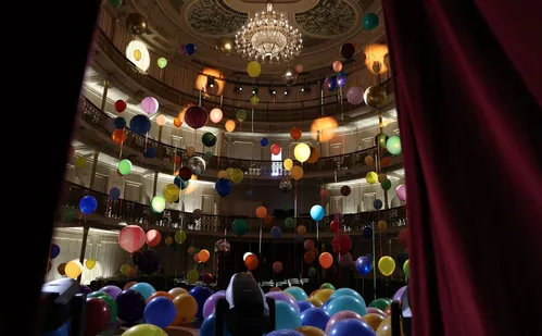 
          Imagem ilustrativa da imagem Theatro Carlos Gomes vira palco da Casa BNDES com atrações gratuitas
          