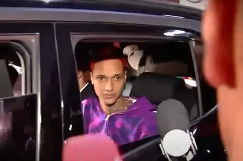 
          Imagem ilustrativa da imagem Tornozeleira de Oruam está desligada desde domingo; Justiça apreende passaporte
          