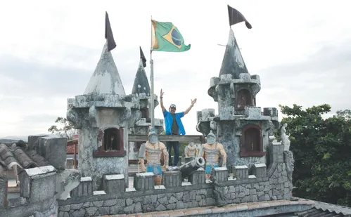 
          Imagem ilustrativa da imagem Torres e passagens secretas em castelo na Barra do Jucu
          