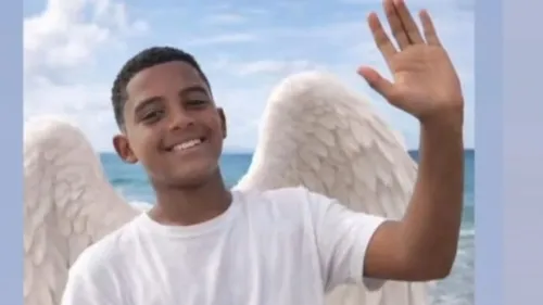 
          Imagem ilustrativa da imagem Tubarão de até 3,5 metros matou adolescente em Olinda; corpo é sepultado
          