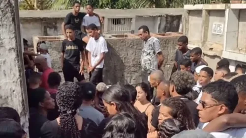 
          Imagem ilustrativa da imagem Tubarão de até 3,5 metros matou adolescente em Olinda; corpo é sepultado
          