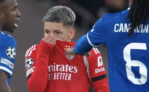 
          Imagem ilustrativa da imagem Uefa suspende Prestianni por seis jogos por racismo contra Vini Jr.
          