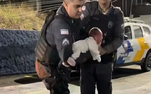 
          Imagem ilustrativa da imagem VÍDEO | Policiais salvam bêbe de 7 dias engasgada dentro do 8º BPM em Colatina
          