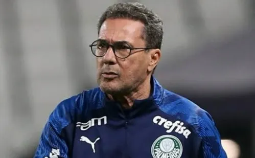 
          Imagem ilustrativa da imagem Vanderlei Luxemburgo é internado em UTI após mal-estar
          