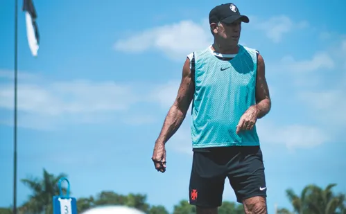 
          Imagem ilustrativa da imagem Vasco defende invencibilidade no Brasileirão fora de casa
          