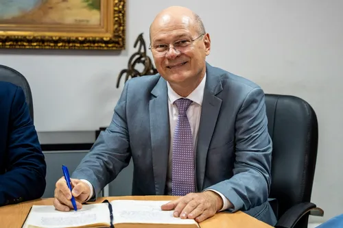 
          Imagem ilustrativa da imagem Vice-prefeito de Vila Velha se filia ao PSDB
          