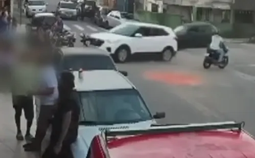 
          Imagem ilustrativa da imagem Vídeo mostra motorista cantando pneu antes de atropelamento de crianças em SP
          
