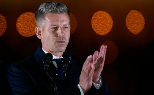 
          Imagem ilustrativa da imagem Viktor Orbán reconhece derrota, e Hungria encerra 16 anos de premiê no poder
          