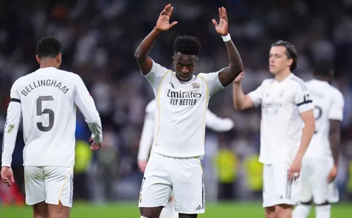 
          Imagem ilustrativa da imagem Vini Jr. marca na vitória do Real Madrid e pede desculpas para a torcida
          