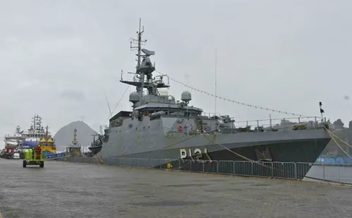 
          Imagem ilustrativa da imagem Visita a navio de guerra com entrada liberada no domingo
          