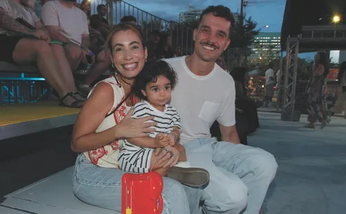 
          Imagem ilustrativa da imagem Vista privilegiada do Cais das Artes encanta o público em primeira noite
          