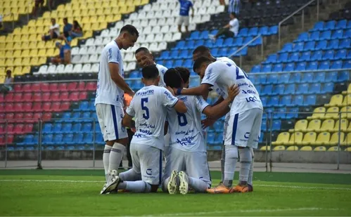 
          Imagem ilustrativa da imagem Vitória atropela e dá grande passo rumo à final
          