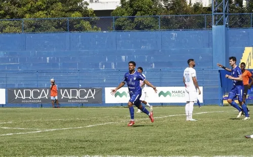 
          Imagem ilustrativa da imagem Vitória vence em casa, lidera o Capixabão e está classificado à segunda fase
          