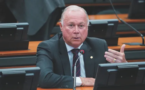 
          Imagem ilustrativa da imagem Votação do fim da escala 6 x 1 deve acontecer em maio no Congresso Nacional
          