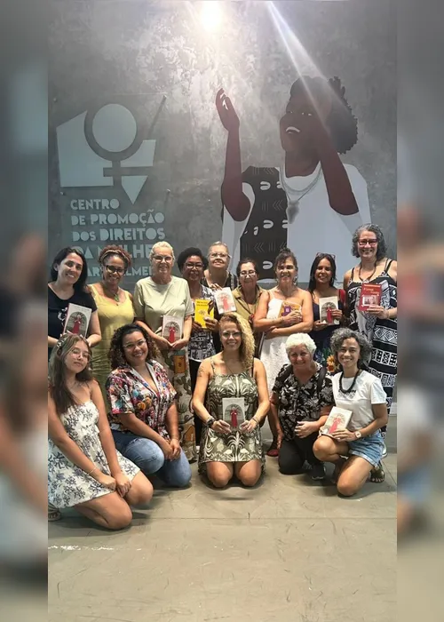 
          Imagem ilustrativa da imagem Floriterárias: as pontes de papel que conectam 300 mulheres em Pernambuco
          