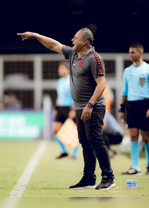 
          Imagem ilustrativa da imagem Sport empata em 0 a 0 com América-MG, mas mantém invencibilidade de Márcio Goiano
          