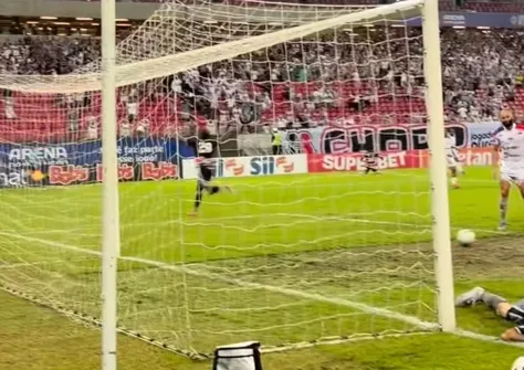 Imagem ilustrativa da imagem Santa Cruz estreia com Vitória sobre Itabaiana com forte chuva na Arena Pernambuco