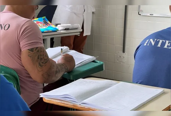 Internos do sistema prisional em aula