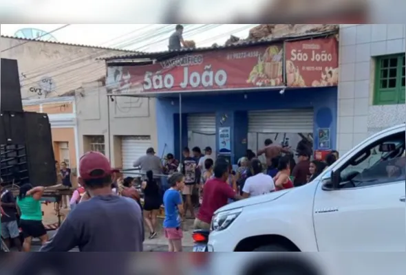 Imagem ilustrativa da imagem Desabamento de teto em frigorífico deixa uma jovem morta em Lagoa dos Gatos