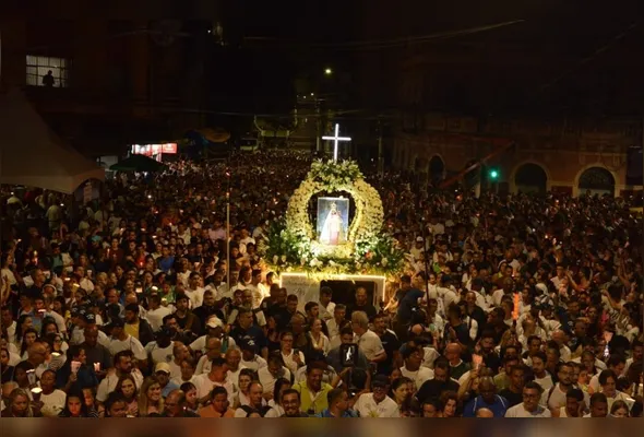 A Romaria teve início às 18 horas, com saída da Catedral Metropolitana de Vitória