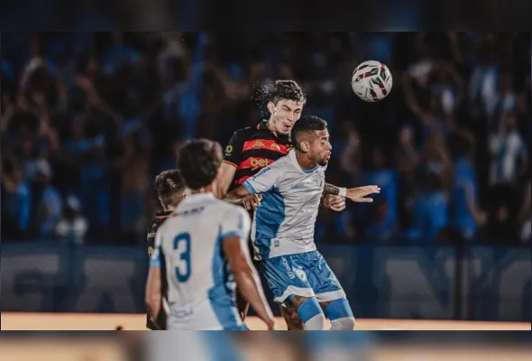 Imagem ilustrativa da imagem Fora de casa, Sport vence o Londrina de virada e segue invicto na Série B