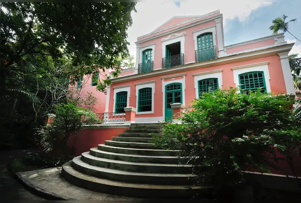 Casa-Museu em Apipucos abriga acervo do sociólogo e escritor pernambucano