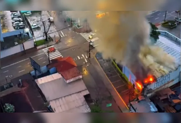Imagem ilustrativa da imagem Incêndio atinge supermercado no bairro da Torre, no Recife