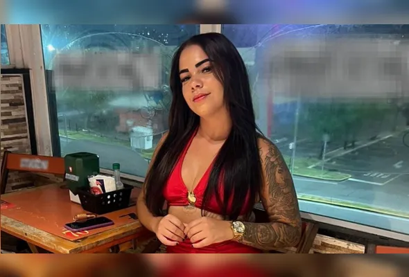 Imagem ilustrativa da imagem Influenciadora digital é morta a facadas durante bloco de carnaval no Recife