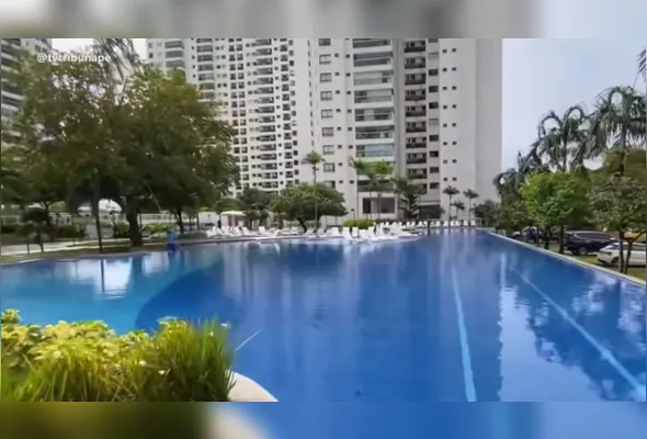 A manifestação ocorre após o crime que chocou o residencial na noite de domingo (22)