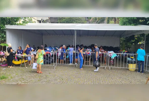 Bazar foi o setor mais procurado. Cada visitante podia levar 15 peças de roupas e ainda um brinquedo para as crianças