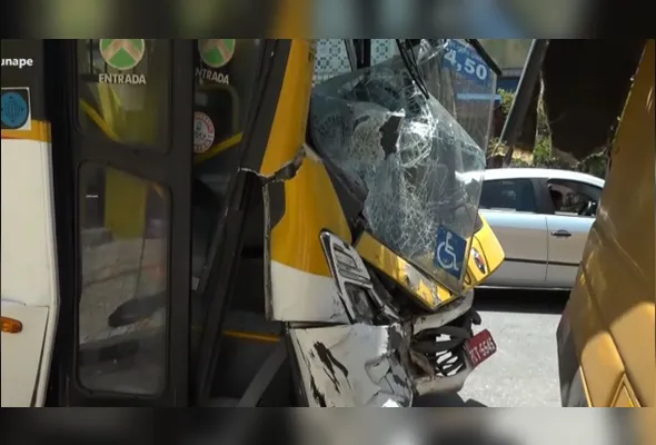 Ônibus da Mustardinha colidiu na traseira de ônibus de Santa Cruz