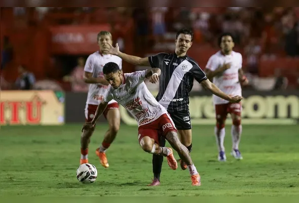 Imagem ilustrativa da imagem Náutico vence a Ponte Preta nos Aflitos e entra na briga do G4 da Série B