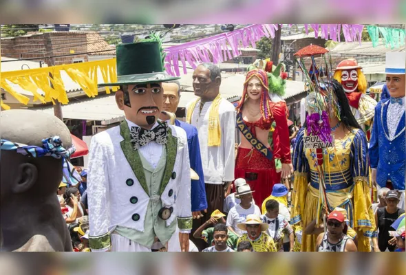 Desfile dos bonecos gigantes