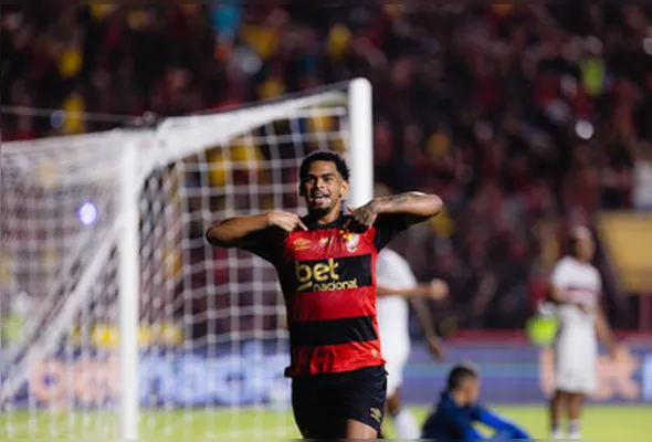 Micael foidecisvo para a vitória rubronegra marcando o gol de desempate