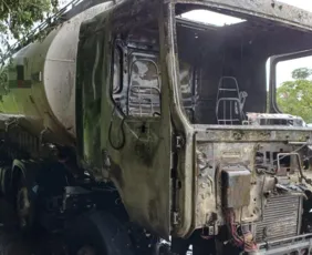 Imagem ilustrativa da imagem Caminhão-tanque pega fogo na BR-408 em São Lourenço da Mata