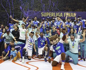 Imagem ilustrativa da imagem Cruzeiro se impõe na decisão contra o Campinas e leva sua décima Superliga