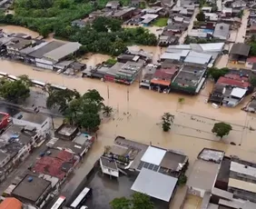 Imagem ilustrativa da imagem Bombeiros resgatam 489 pessoas. Defesa Civil contabiliza mais de 2 mil desabrigados