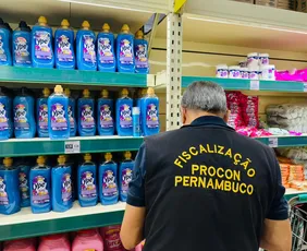 Imagem ilustrativa da imagem Procon recolhe produtos limpeza em supermercados do Recife após suspensão da Anvisa