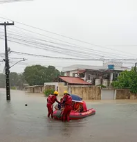 Imagem ilustrativa da imagem APAC mantém Alerta Vermelho e monitora risco de transbordamento de rios