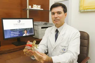 Imagem ilustrativa da imagem Cirurgia por vídeo trata hérnia de disco com menos dor