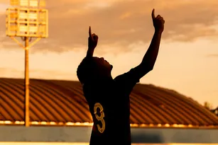 Imagem ilustrativa da imagem Clássico nordestino na Ilha do Retiro vale vaga no G-4 da Série B