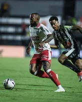 Imagem ilustrativa da imagem Com golaço de Vitor Andrade, Náutico vence o Athletic e ganha fôlego na Série B