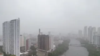 Imagem ilustrativa da imagem Fim de semana será de chuva forte em 19 municípios de PE, diz Inmet
