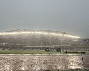 Imagem ilustrativa da imagem Dilúvio em Belém atrasa início de jogo entre Remo e Palmeiras